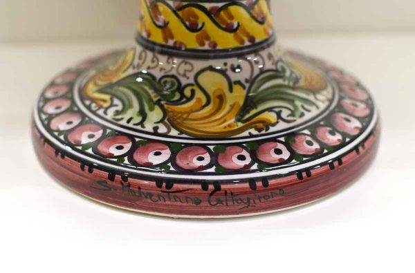 Pigna montata a mano colore bordeaux in ceramica di Caltagirone