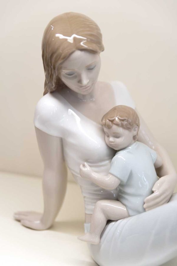 Statuina L'amore di una madre