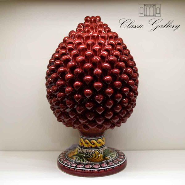 Pigna montata a mano colore bordeaux in ceramica di Caltagirone