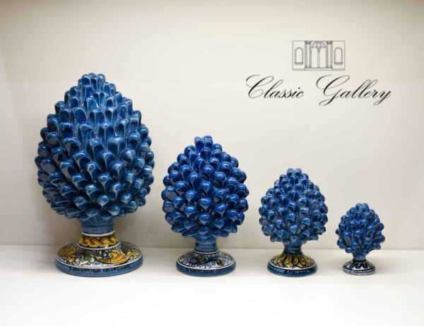 Pigna montata a mano colore blu antico in ceramica di Caltagirone Pigna montata a mano colore blu antico in ceramica di Caltagirone