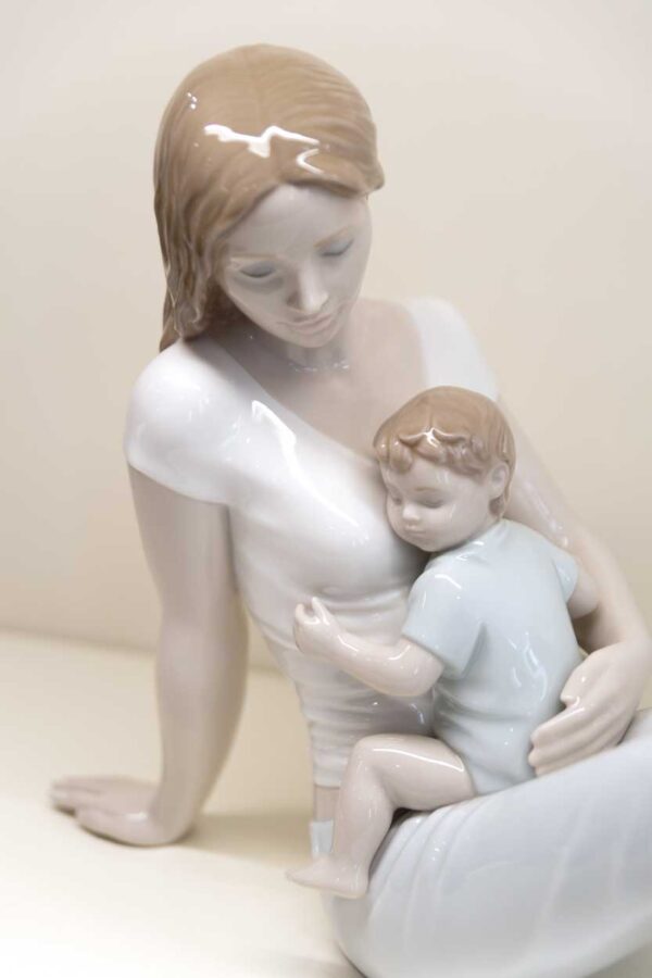 Statuina L'amore di una madre Statuina L'amore di una madre