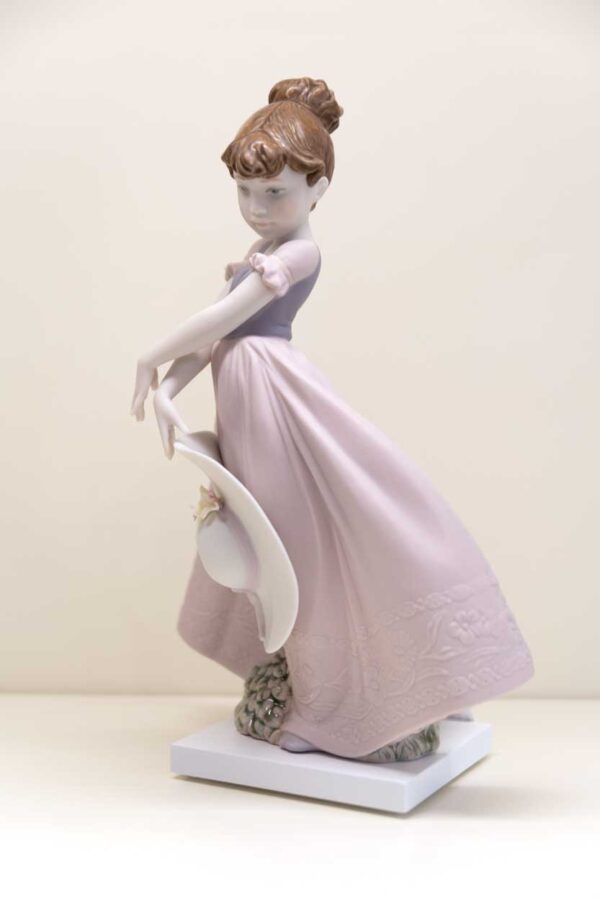 Statuina Cappello Di Paglia Al Vento
