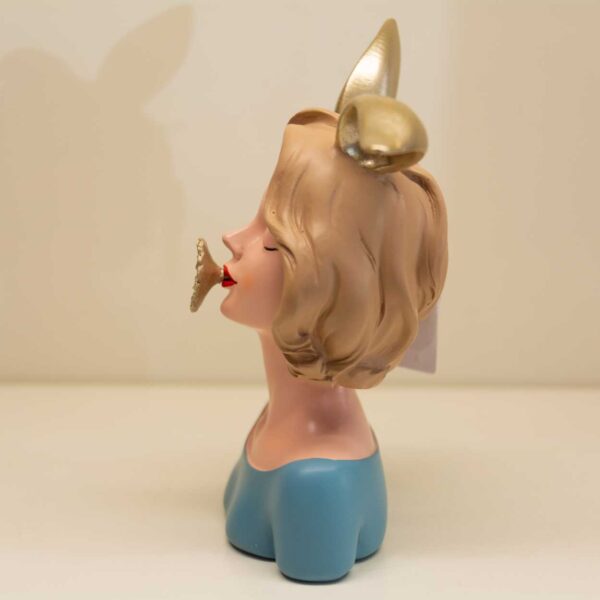 Statuina Chantal