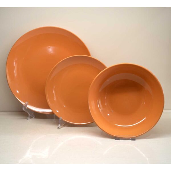 Servizio piatti 18 pezzi "Carioca Arancio" Servizio piatti 18 pezzi "Carioca Arancio"