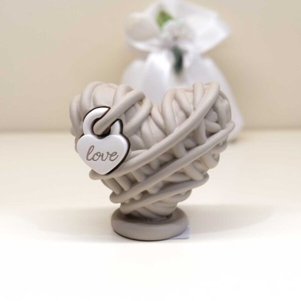 Scultura "Cuore Gomitolo" Scultura "Cuore Gomitolo"