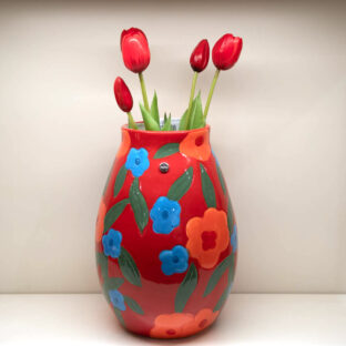 Vaso Portafiori Rosso con Fiori Arancio e Blu