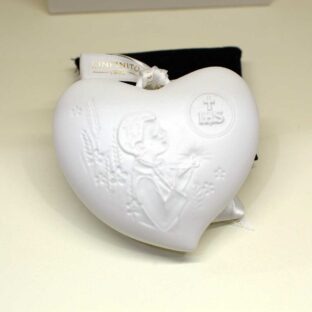 Bomboniera Prima Comunione Bambino cuore in finissima porcellana bianca con decoro a rilievo e luce led interna