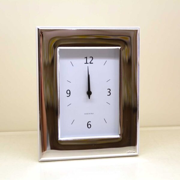Orologio sveglia da tavolo in argentato Orologio sveglia da tavolo in argentato