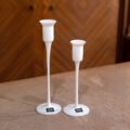 Set di due candelieri bianchi in vetro colorato
