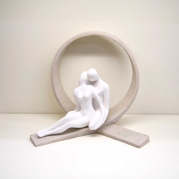 Figura Coppia Innamorati vortice color nocciola Figura Coppia Innamorati vortice color nocciola