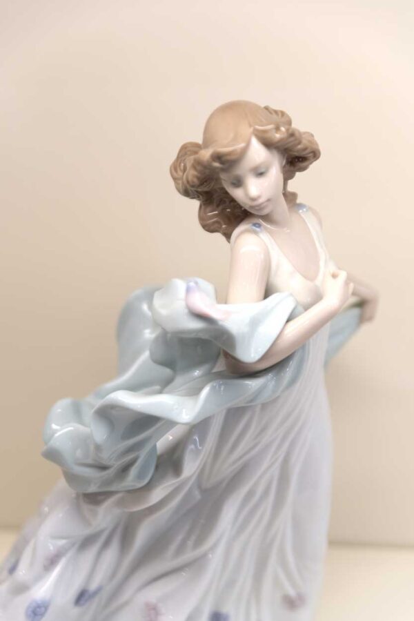 Statuina Dama Statuina Dama
