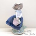 Statuina Ragazza Con Borsa