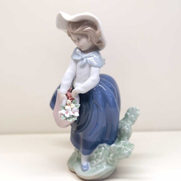 Statuina Ragazza Con Borsa Statuina Ragazza Con Borsa