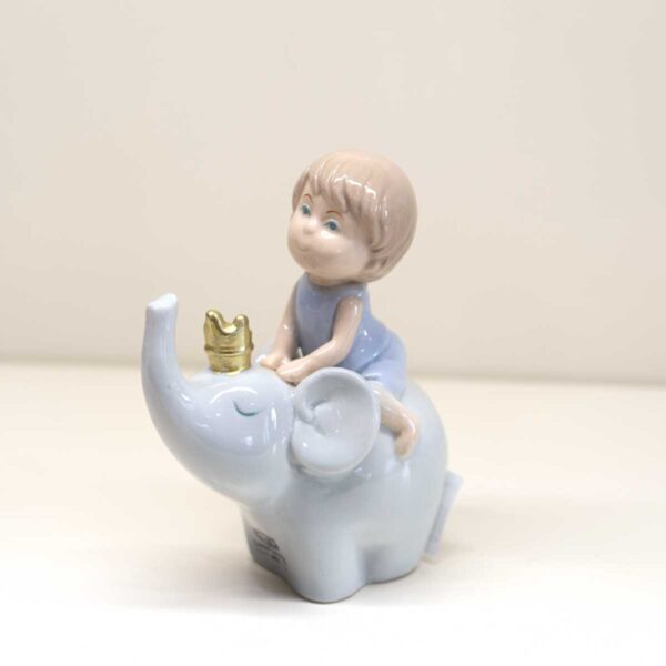 Bomboniera bambino/a su elefante Bomboniera bambino/a su elefante