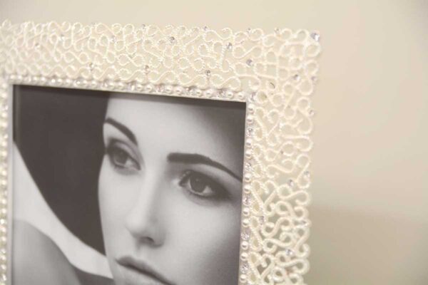 Cornice Portafoto Traforato e Cristalli Swarovski Cornice Portafoto Traforato e Cristalli Swarovski