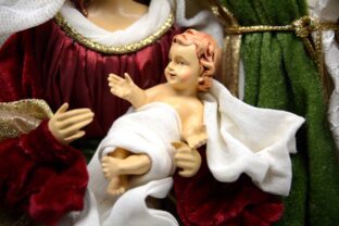 Sacra Famiglia Natività Color Rosso-Verde Sacra Famiglia Natività Color Rosso-Verde