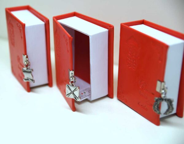 Scatolina a forma di libro Scatolina a forma di libro
