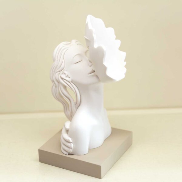 Scultura "Bacio" Base Nocciola Scultura "Bacio" Base Nocciola